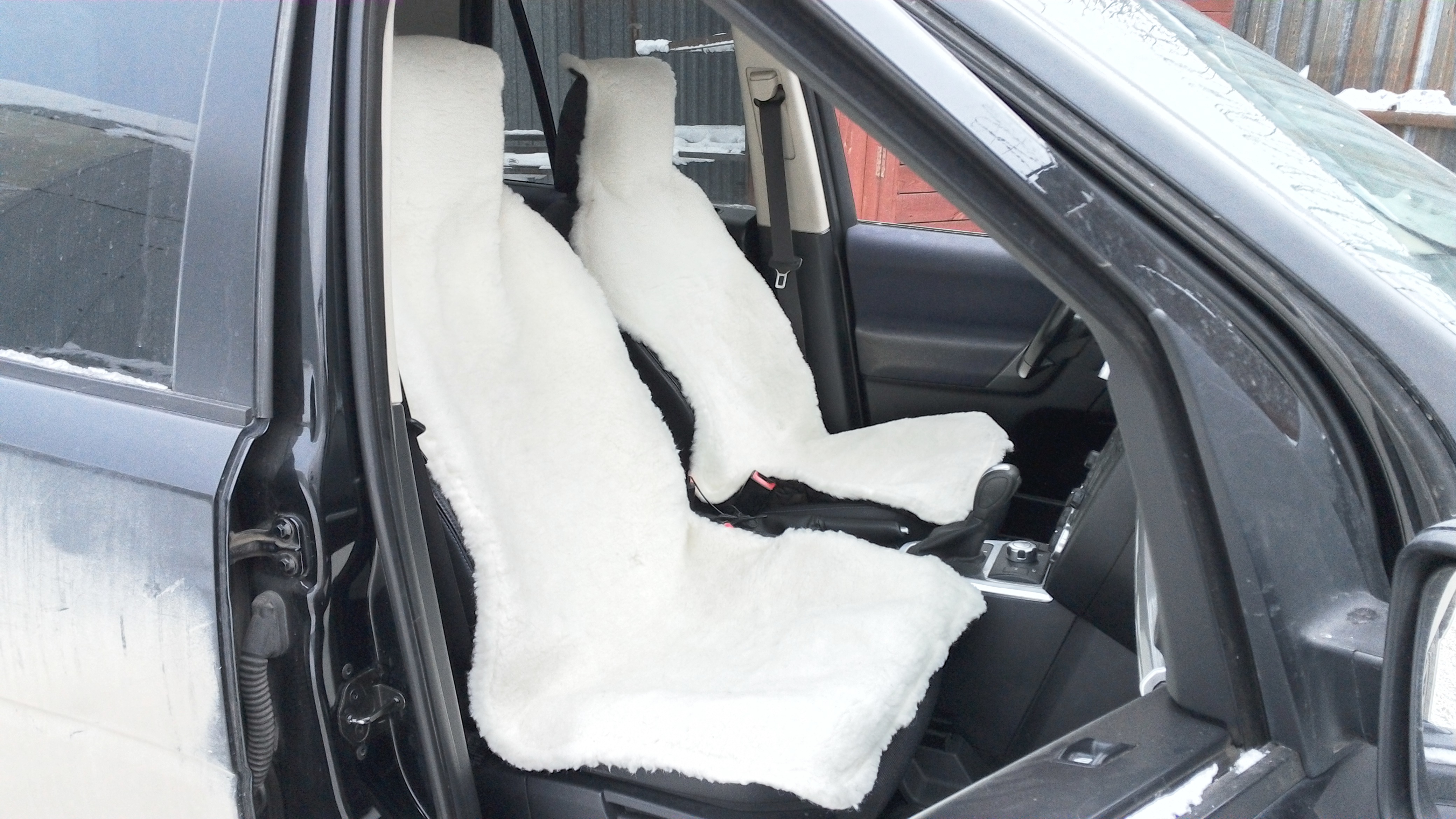 Меховые накидки на сиденья автомобиля (искуственная шерсть передние пара )