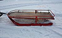 Сани грузовые с независимой пружинно-амортизационной подвеской лыж  