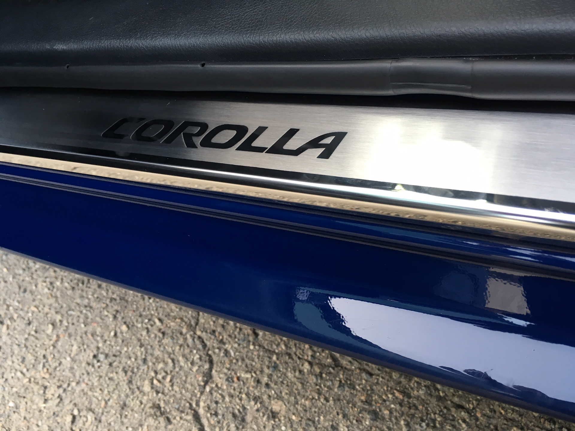 Накладки на пороги TOYOTA Corolla 2019~ VAD