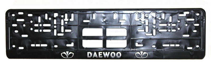 Рамка для номера с защелкой с надписью (рельефная) 'DAEWOO' серебро